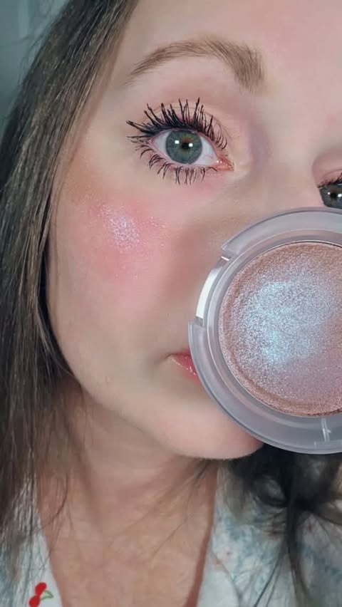 Instagram post by @makeup_skincare_love_ for TOPBOX. Caption reads: This highlighter has easily become my favorite! I....