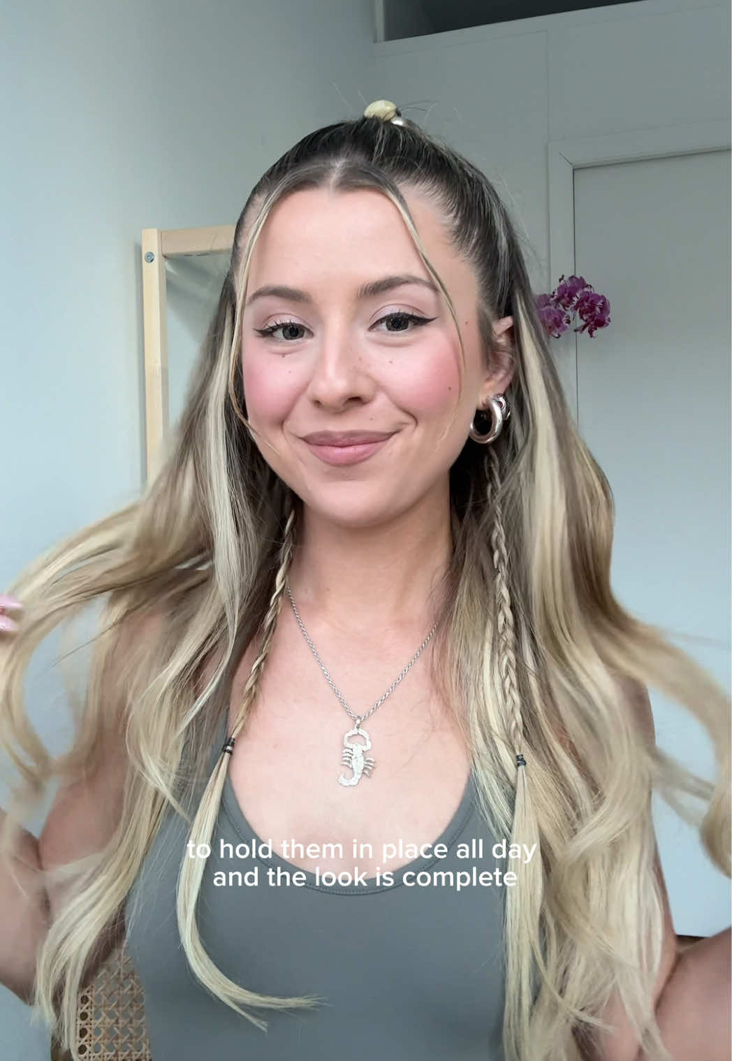 TikTok post by @erika.dwyer for Krosse Kerle Kartoffelchips. Caption reads: #got2bpartner an easy festival look that lasts all....