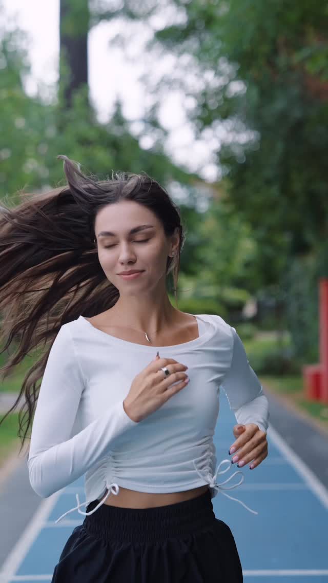 Instagram post by @mira for Nivea. Caption reads: Am realizat că obiceiurile zilnice se văd prima....