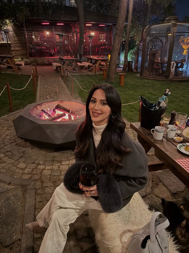 Instagram post by @rojdailaldigurbuz for Ted Baker. Caption reads: 🩶🪵🪾🧀 reklam.