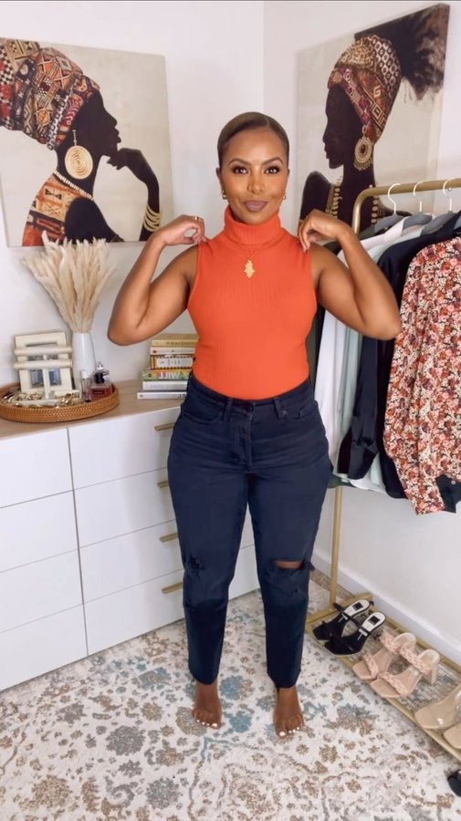 Instagram post by @helloladyt for La Senza. Caption reads: [...] with y’all the Comfort Edit bras from....