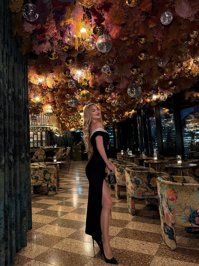 Instagram post by @lilia_lifestyle_ for Wolddress. Caption reads: elegance matches the atmosphere ✨

👗....