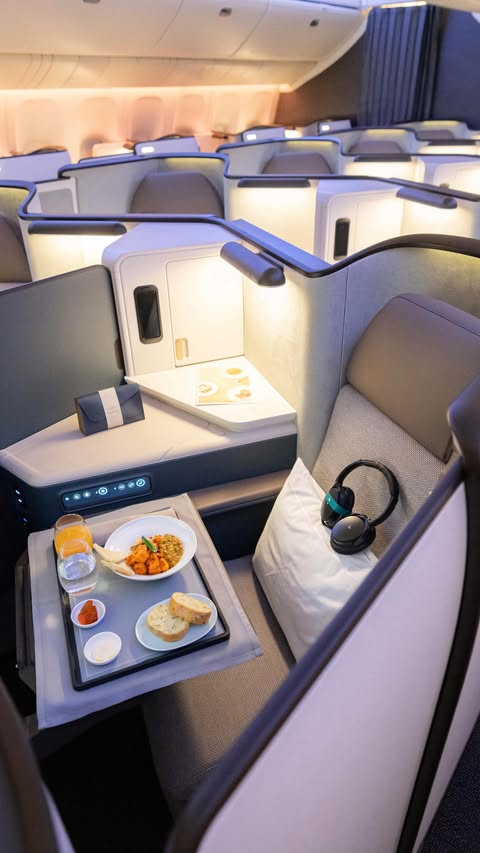 Instagram post by @luxurytravelexpert for Cathay Pacific. Caption reads: Cathay Pacific’s new Business Class ‘Aria Suites’....