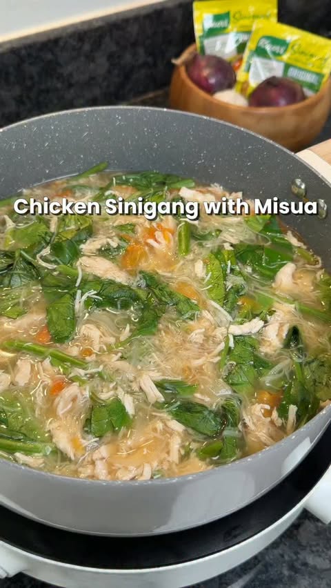Instagram post by @tineydc for Knorr Philippines. Caption reads: Ganitong luto naman sa sinigang ang gawin mo!....
