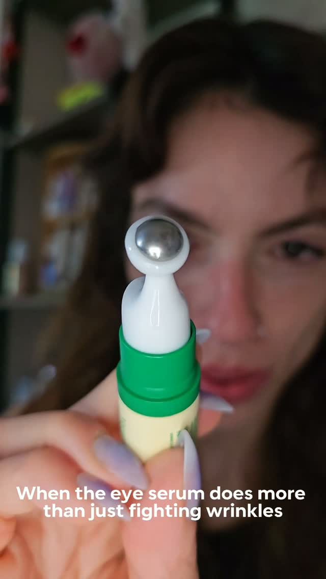 Instagram post by @__shapes for AXIS-Y. Caption reads: [...] tackling wrinkles! 👁💆🏻‍♀️✨️ (Gifted)....