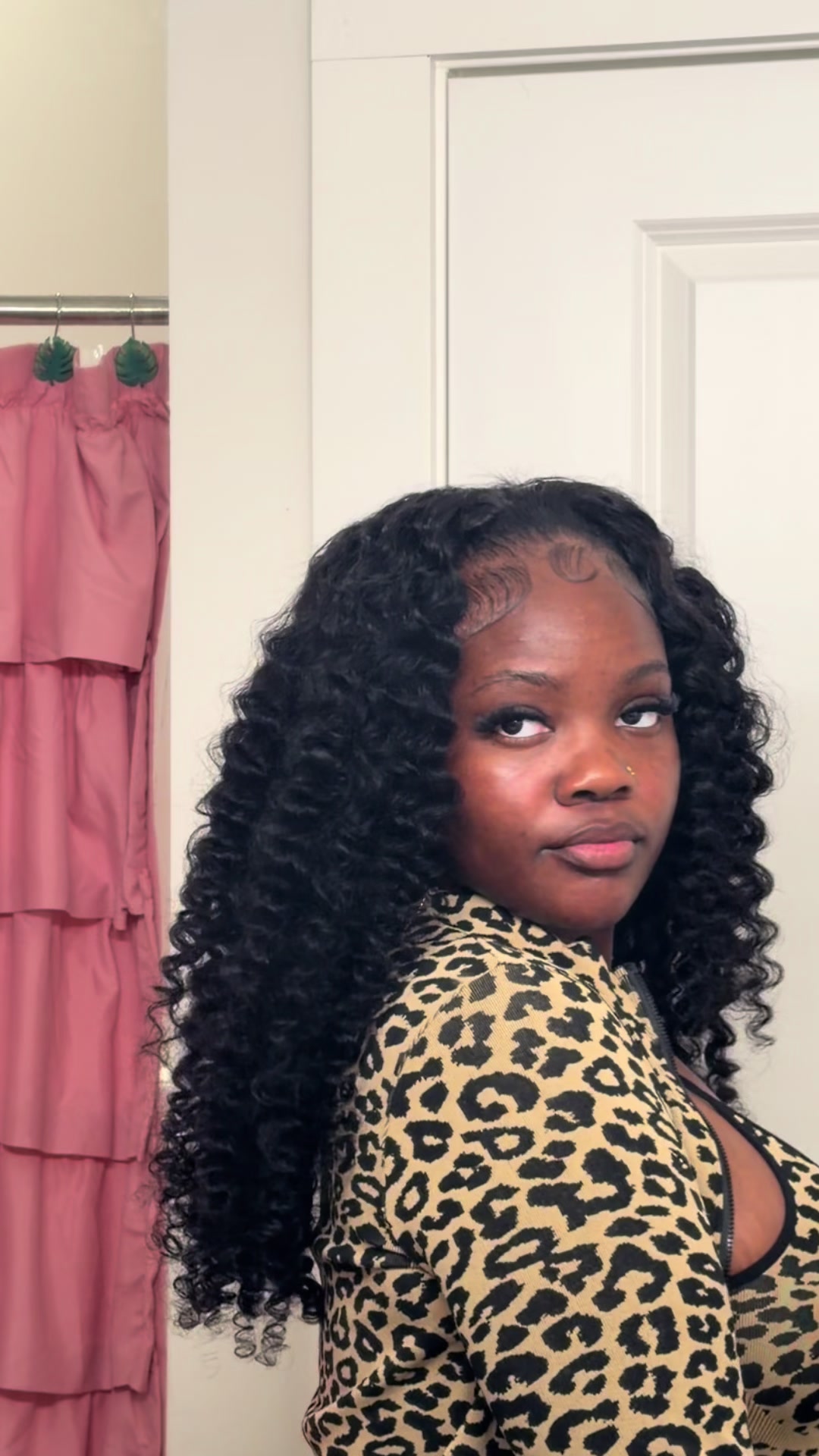TikTok post by @herneshiaa for Mamushow Hair Store. Caption reads: @Mamushow Hair Fashion No way😩💯the half wig....