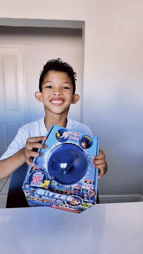 Instagram post by @sudenne_dutoit for Prima Toys. Caption reads: Jay is having the BEST time exploring the Bitzee....