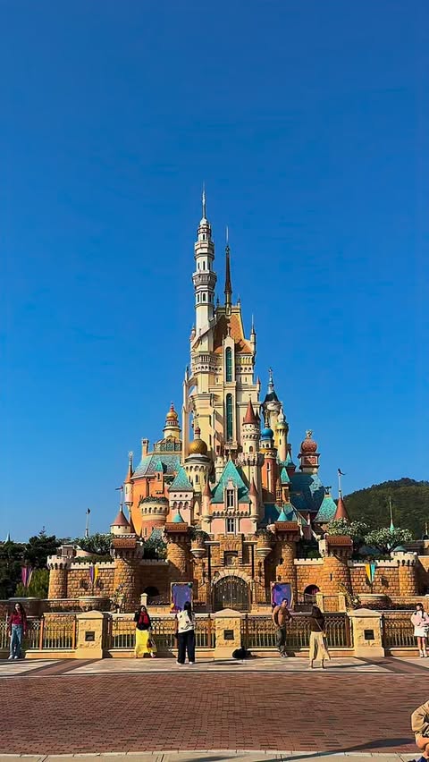 Instagram post by @raisingislainlondon_ for Discover Hong Kong. Caption reads: AD | Taking your kid to Hong Kong Disneyland?....