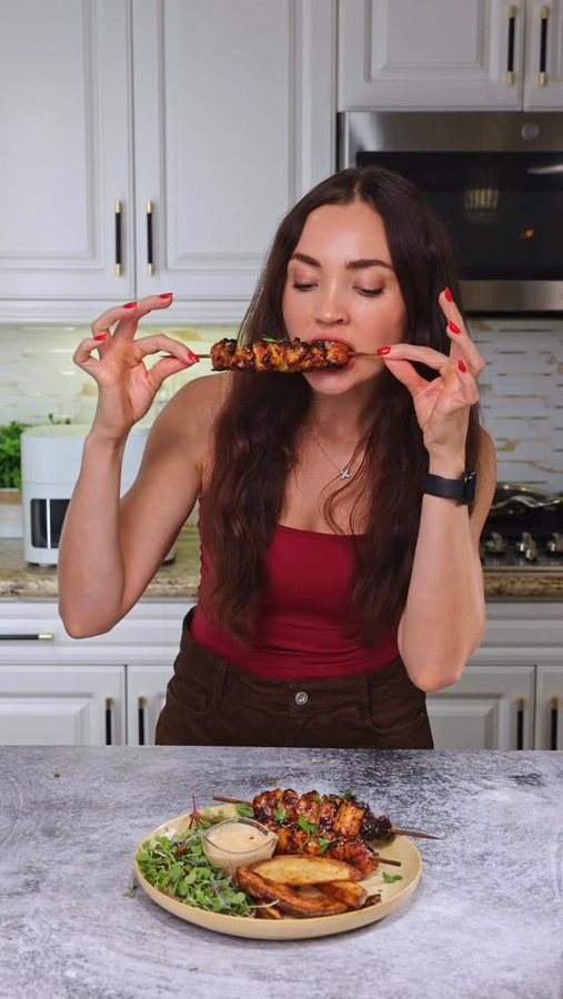 Instagram post by @alina_prokuda for Chefman. Caption reads: Level up dinner nights with the @mychefman....