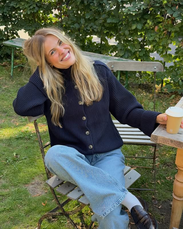 Instagram post by @emmstell for Gina Tricot. Caption reads: Annonse @ginatricot // cozy fall looks🍁 Use my....