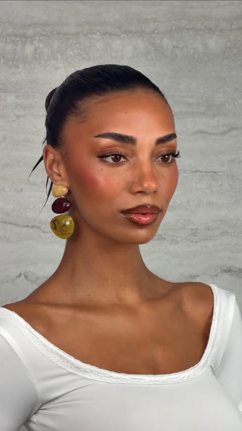 Instagram post by @umajammeh for Laura Mercier. Caption reads: [...] @lorealparis extensionist mascara....