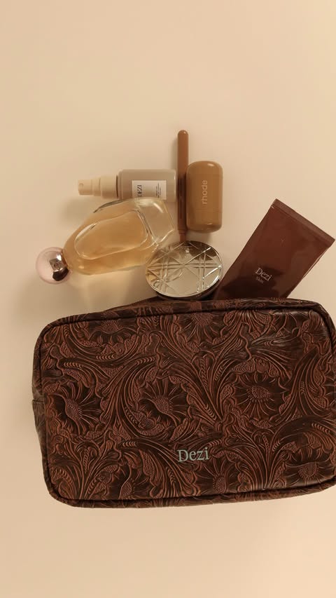 Instagram post by @desiperkins for DEZI. Caption reads: [...] note.. up to 40% off for Black Friday on....