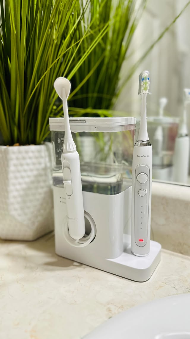 Instagram post by @yanka9676 for AquaSonic. Caption reads: [...] and gentle dental care every day! @aquasonic....