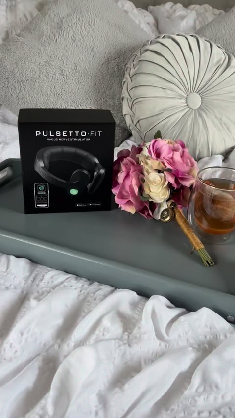 Instagram post by @mama_and_my_minis_ for Pulsetto. Caption reads: Feel calm. Sleep deeper 💤✨ Ad | Meet Pulsetto FIT....
