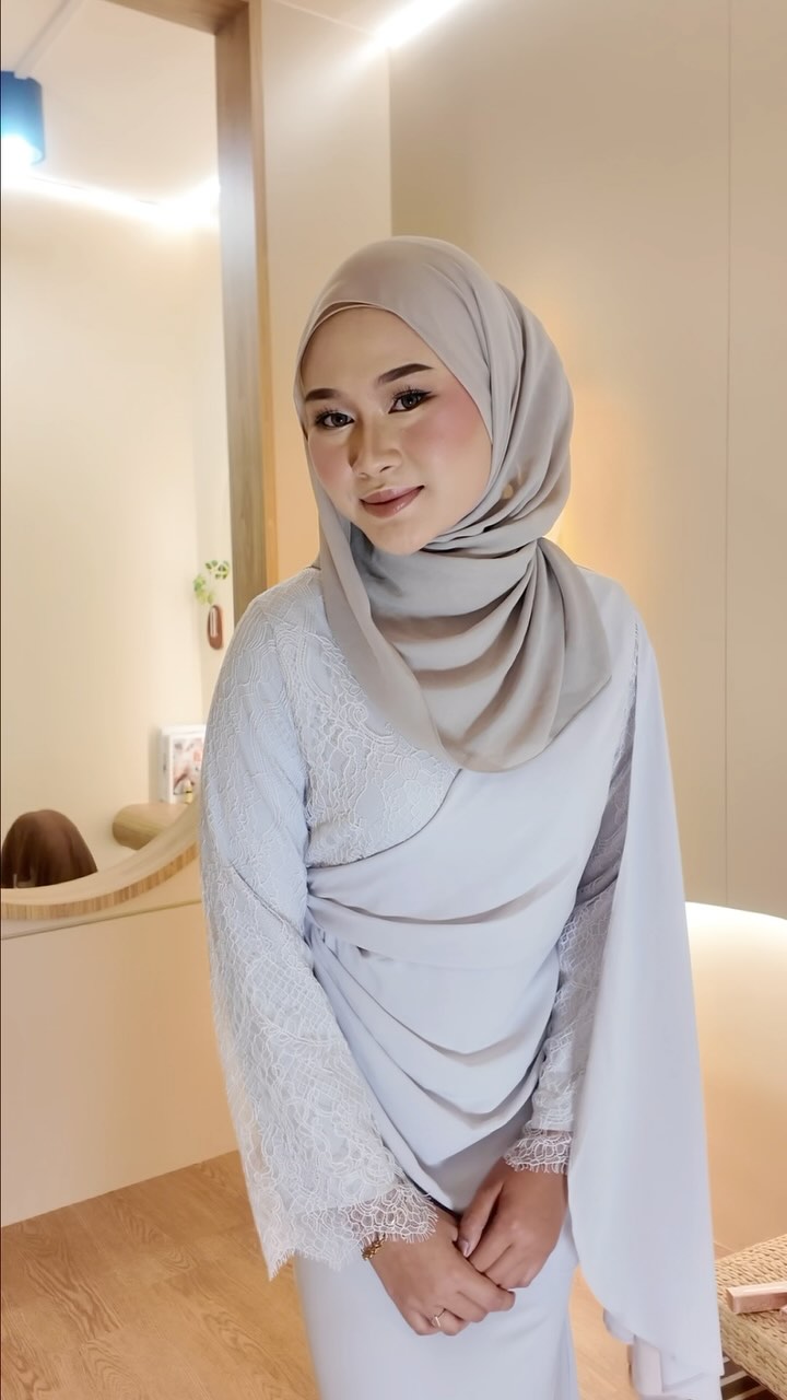 Instagram post by @jeeah.jedi for HIJABISTAHUB. Caption reads: i’m wearing Kaisara Dress from @hijabista.hub 😍.