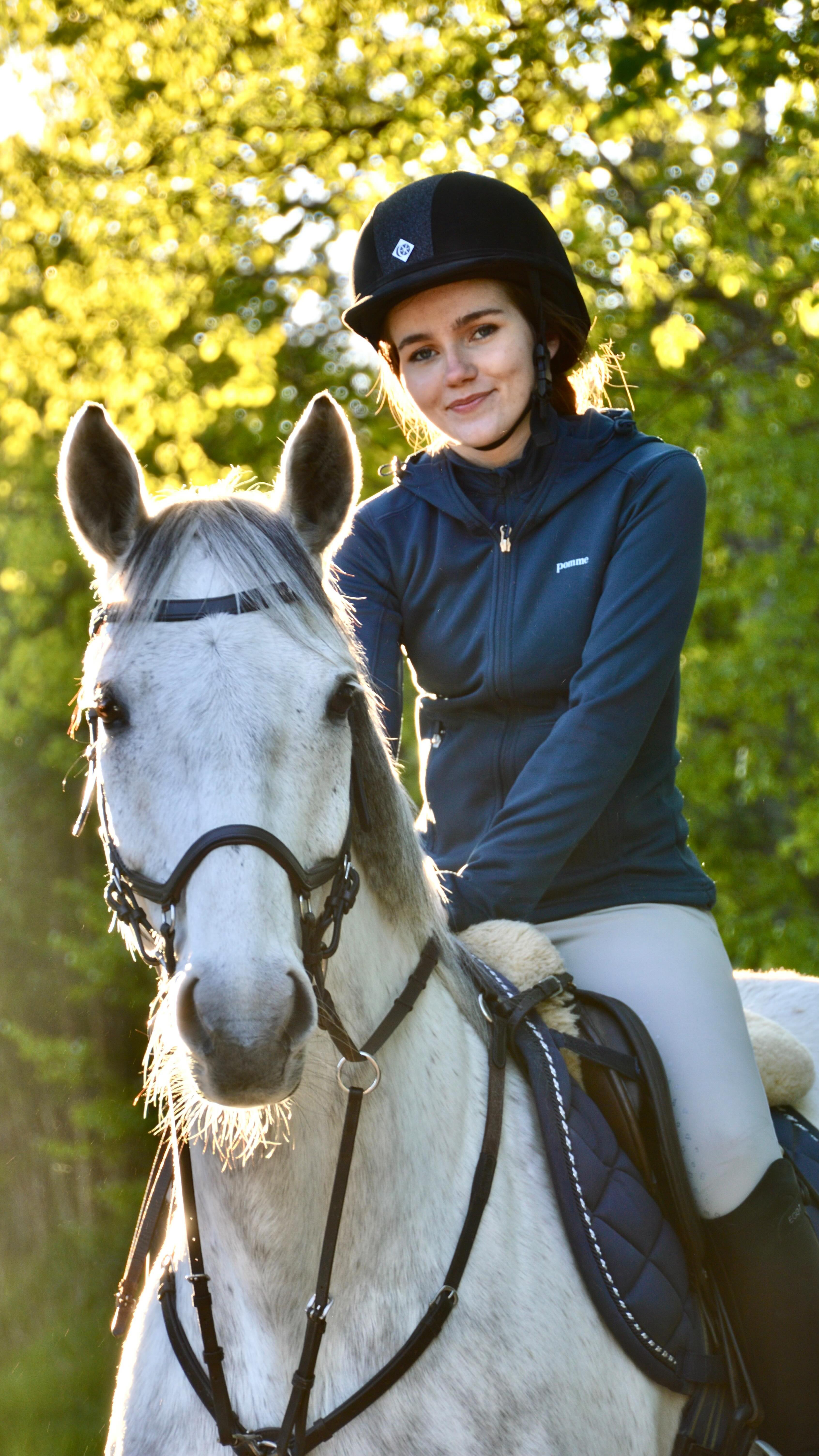 Instagram post by @eq.jeronica.setervik for Pomme. Caption reads: #ad In collaboration with @wearepomme I got the....