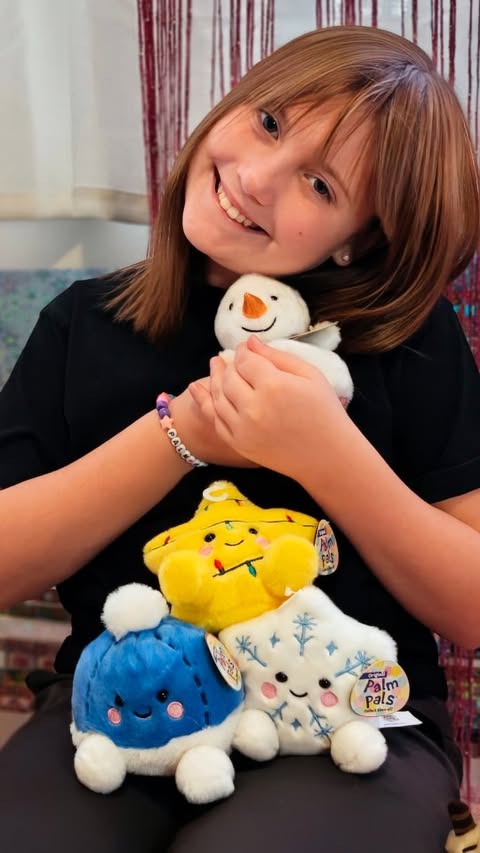 Instagram post by @lacey.officially for Palm Pals. Caption reads: [...] one would you pick? 🎄

Thank....