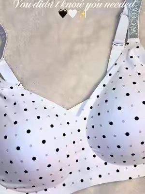 TikTok post by @lesliesglamlife for VRCÔMFY. Caption reads: So comfy & sooo pretty ✨🤍 @VRCOMFY #jellybra #bra....