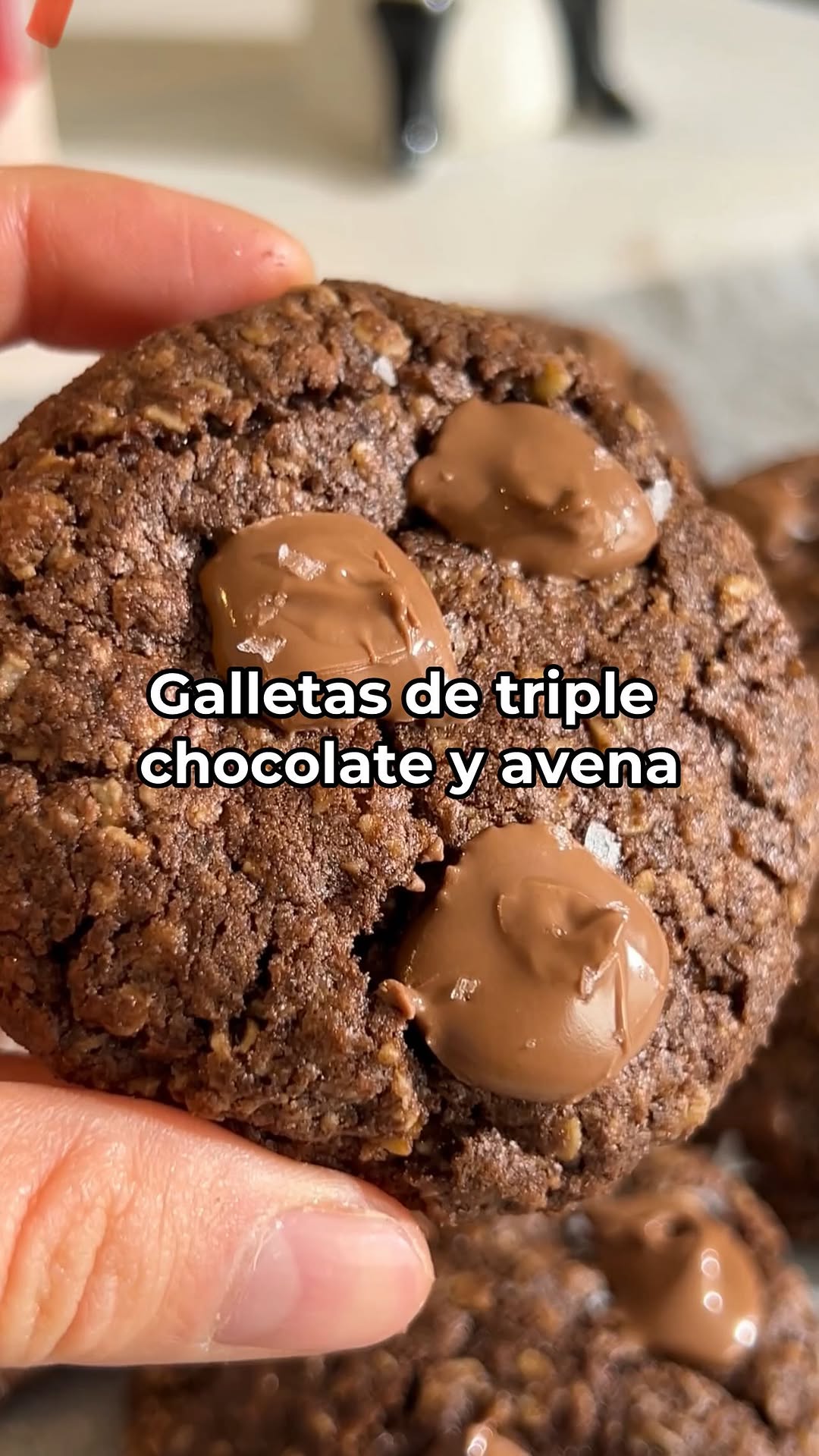 Instagram post by @caroroccos for Quaker. Caption reads: Galletas de triple chocolate y avena 🍫❤️
Estas....