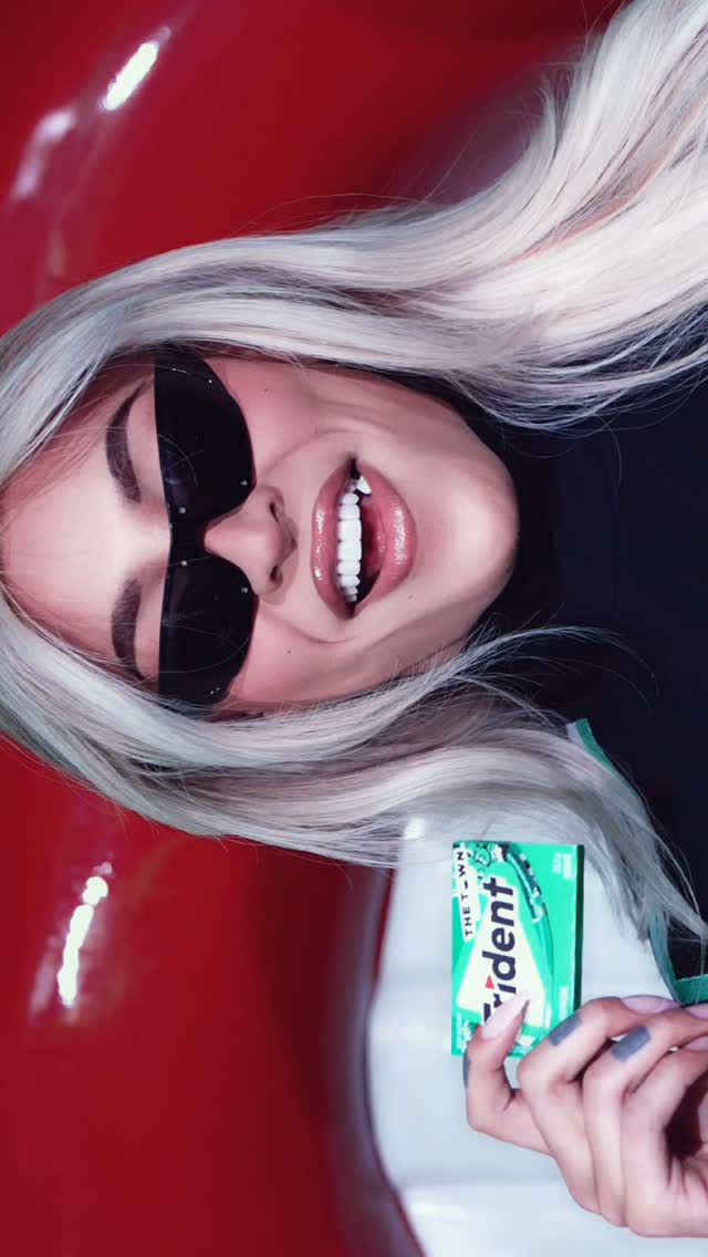 Instagram post by @pabllovittar for Trident Gum. Caption reads: destravando tudo no The Town 2025 junto com....