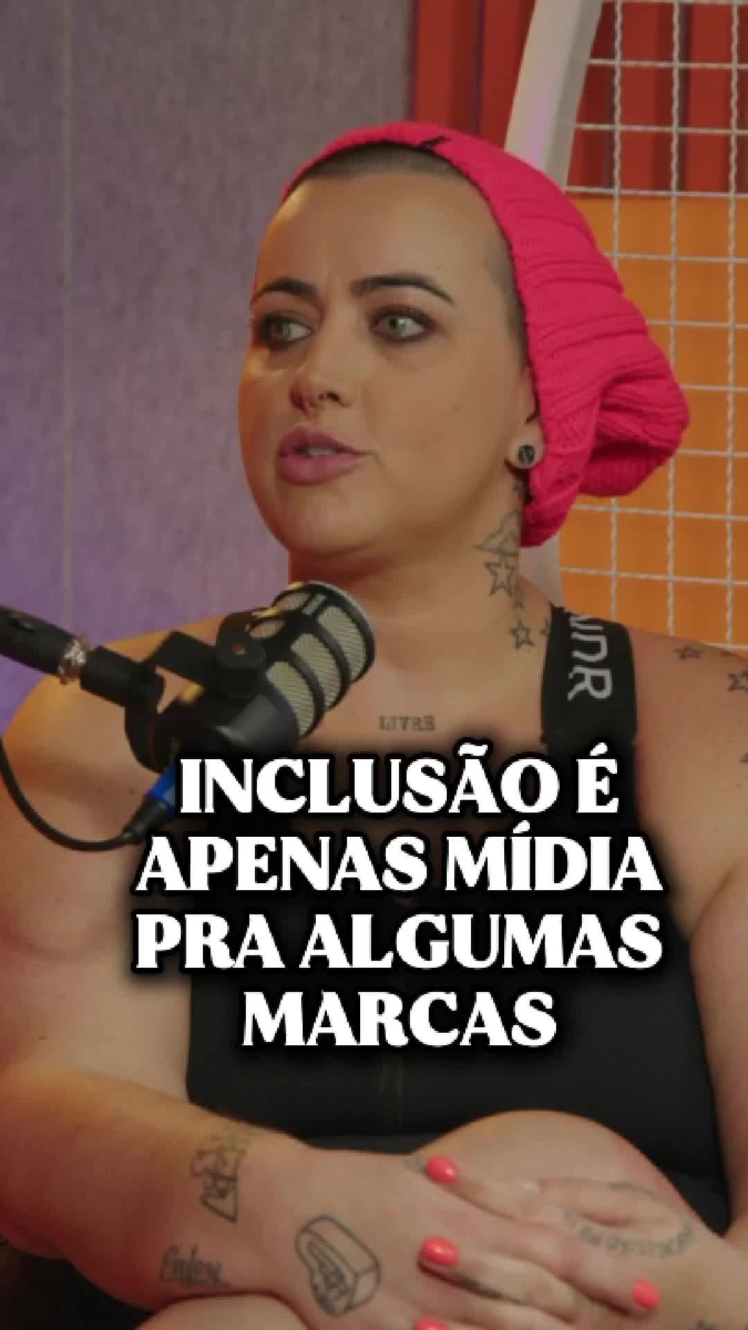 Instagram post by @amomente for Pinterest. Caption reads: Será que esse é o foco das marcas ao pensarem em....