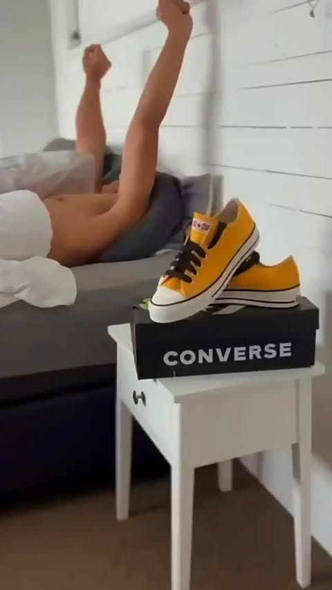 Instagram post by @roderick_solo_ for Converse. Caption reads: [...] Throwback is inspired by the 90’s” 💛....