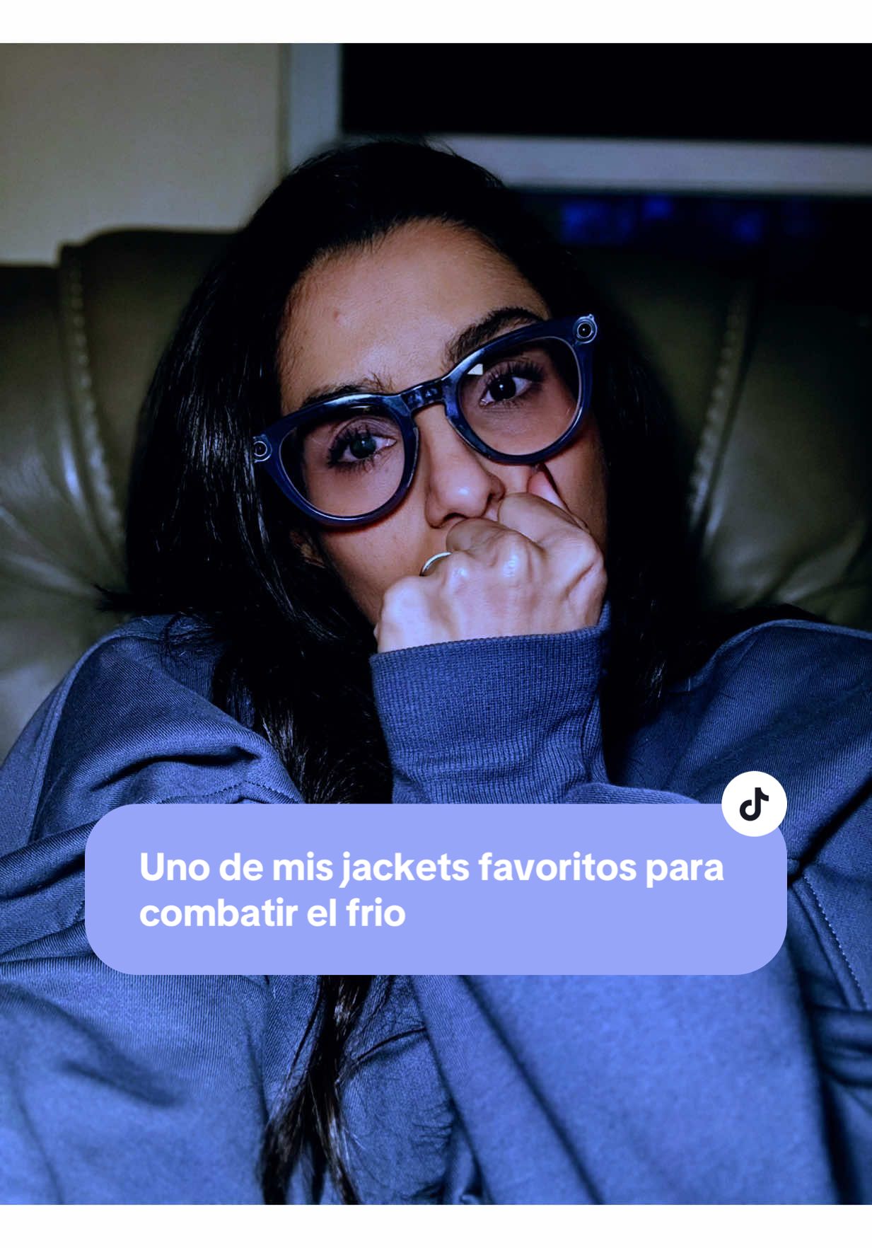 TikTok post by @shekymorena for POPFLEX Active. Caption reads: [...] Cloud bomber jacket de @POPFLEX Active.