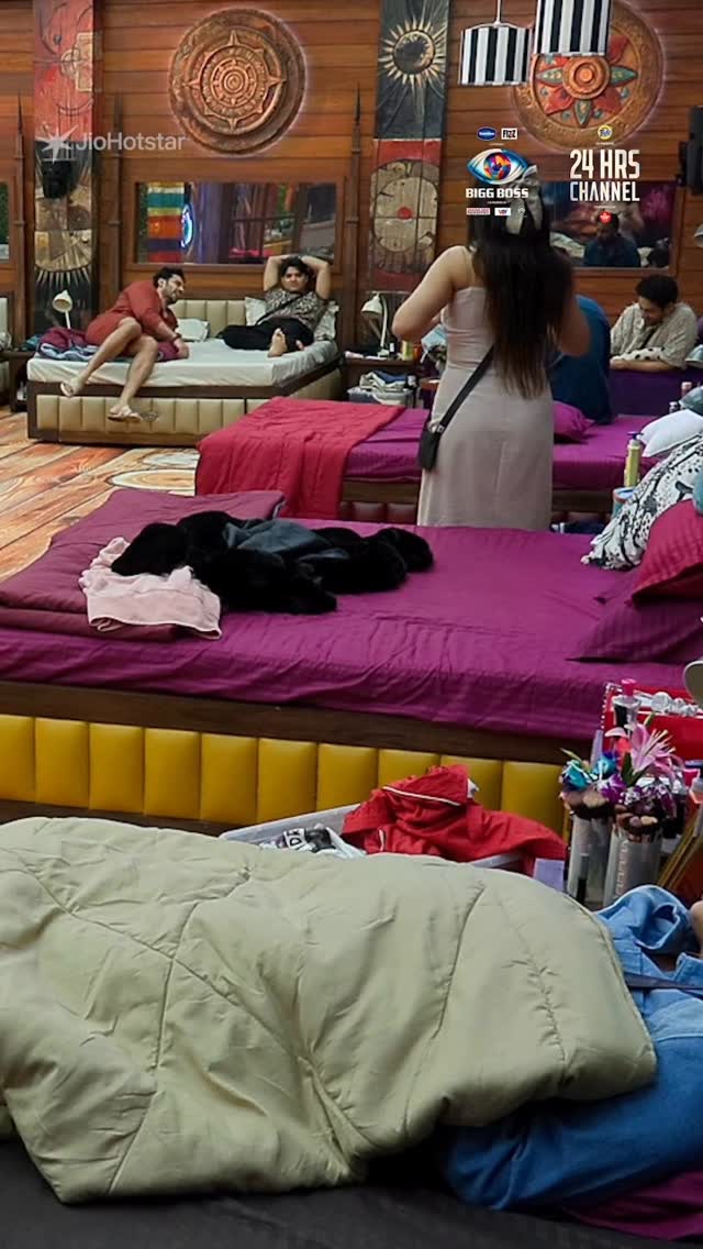 Instagram post by @humarabajaj24 for JioCinema. Caption reads: Abhishek phasse kitchen duties ke chakravyuh mein,....