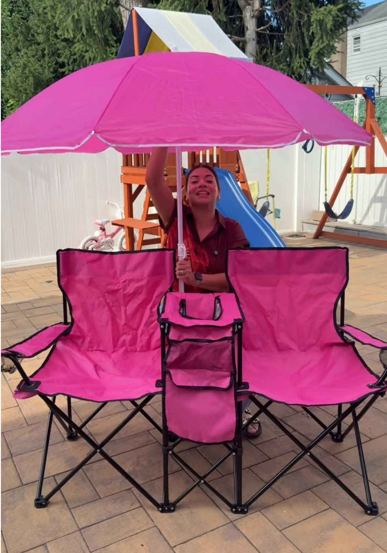 TikTok post by @nellyacevedo for Costway. Caption reads: Sillas+cooler+sombrilla ⛱️🏖️ @Costway.US....