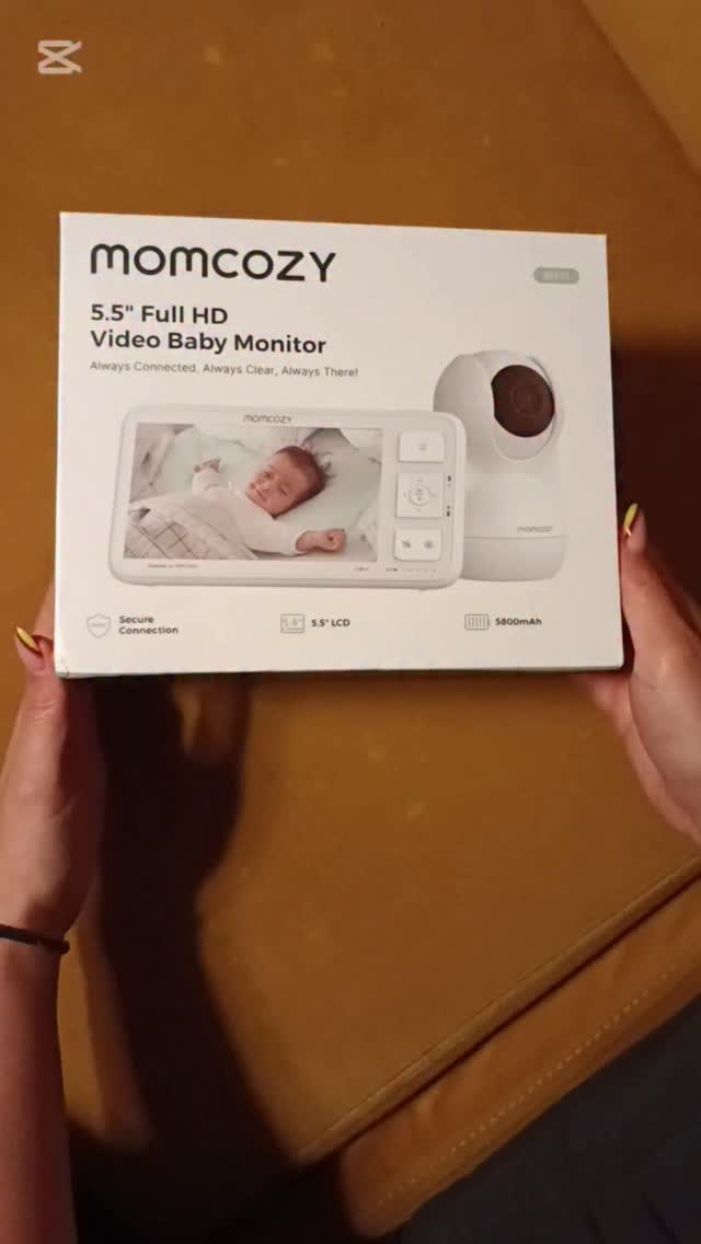 Instagram post by @malamizii for Momcozy. Caption reads: Kolejny nasz niezbędnik! 
Super jakość obrazu,....