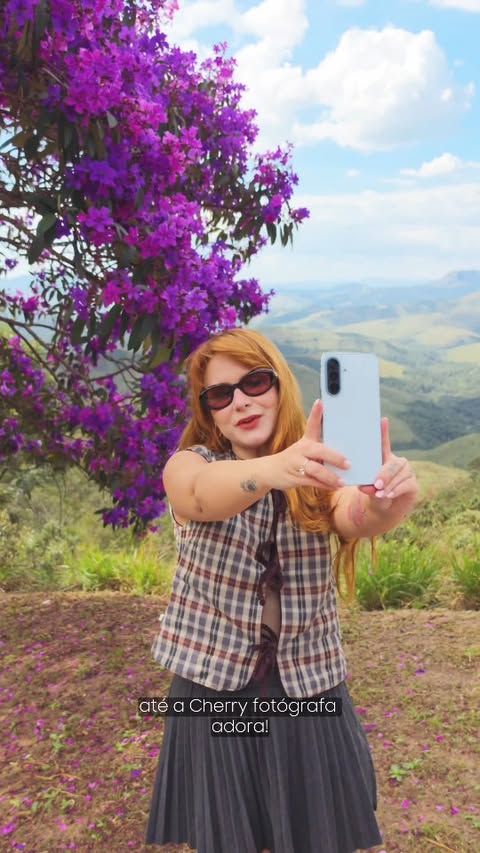 Instagram post by @cherryrar for Samsung Brasil. Caption reads: [...] têm em comum? #GalaxyA575G @samsungbrasil....