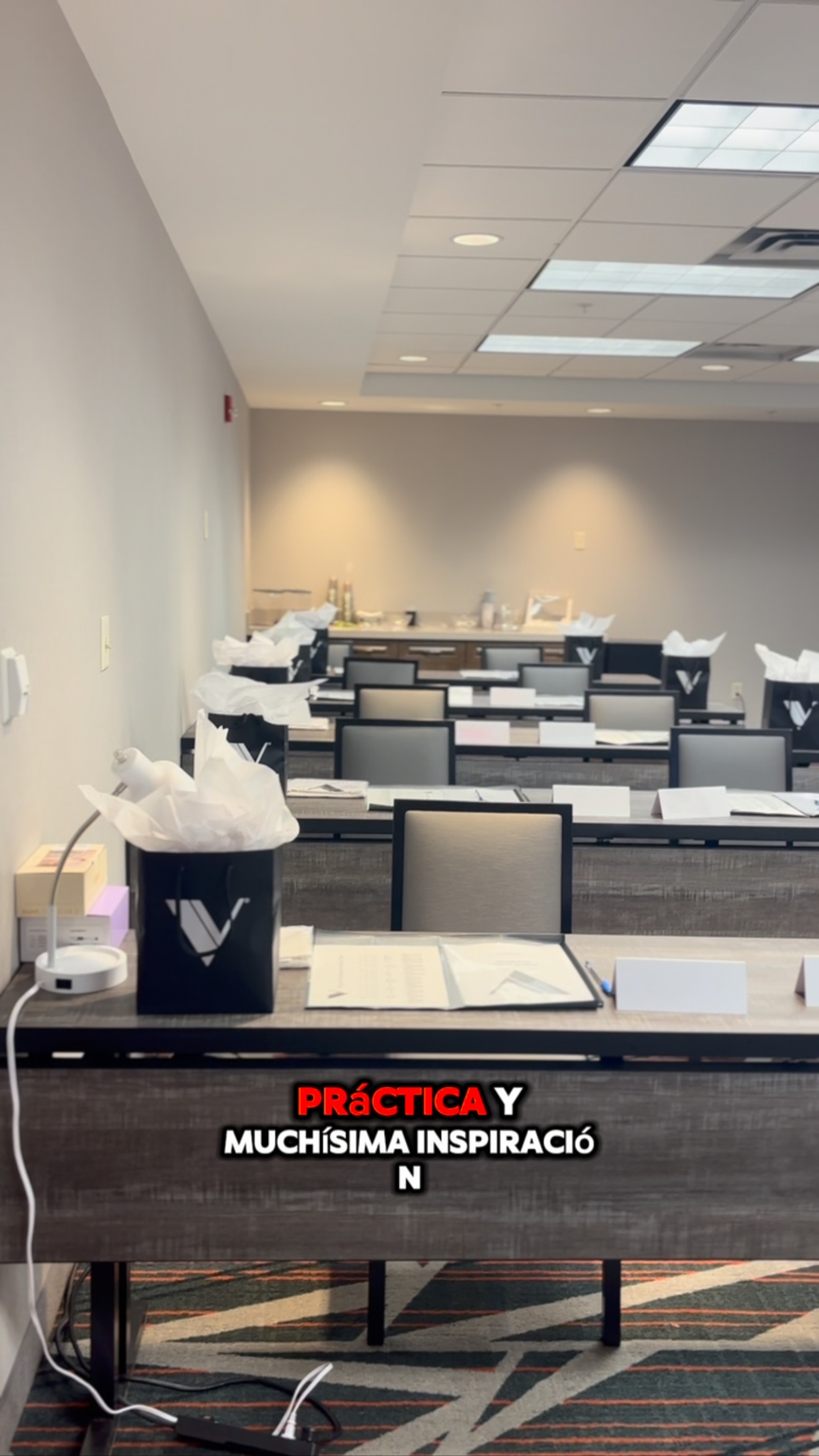 Instagram post by @sally_nails_24 for VBeautyPure. Caption reads: Gracias Denver por dos días inolvidables 💖✨....