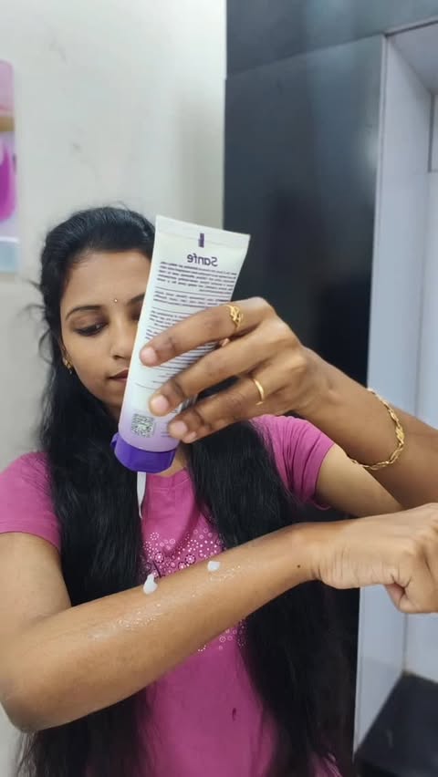 Instagram post by an influencer for Sanfe. Caption reads: [...] new look for your skin with sanfe.in Instant....