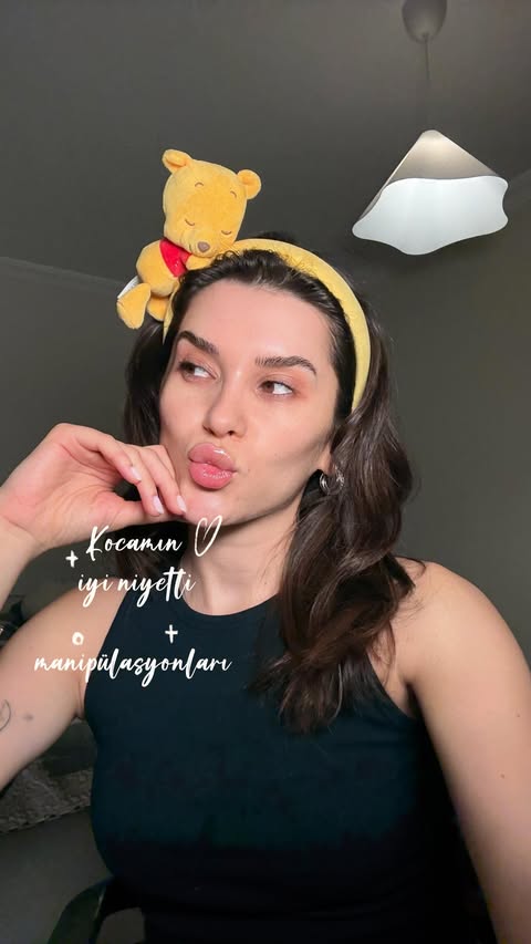 Instagram post by @mervekoksals for hepsiburada. Caption reads: Akrep burcu koca sorunu…
#reklam 
@biodermaturkiye....