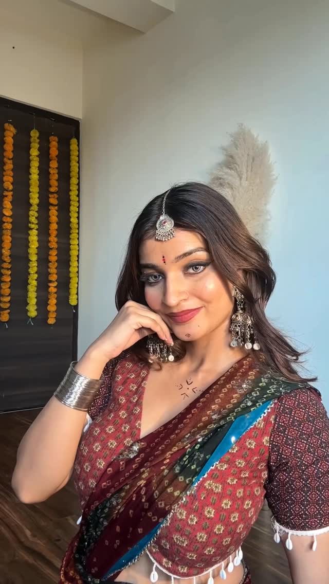 Instagram post by @thetanishasharma for Coloressence. Caption reads: 💃 Ready for Navratri nights but missing that....