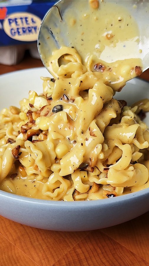 Instagram post by @carolinagelen for Pete & Gerry's. Caption reads: CORN CARBONARA made with @peteandgerrys organic....