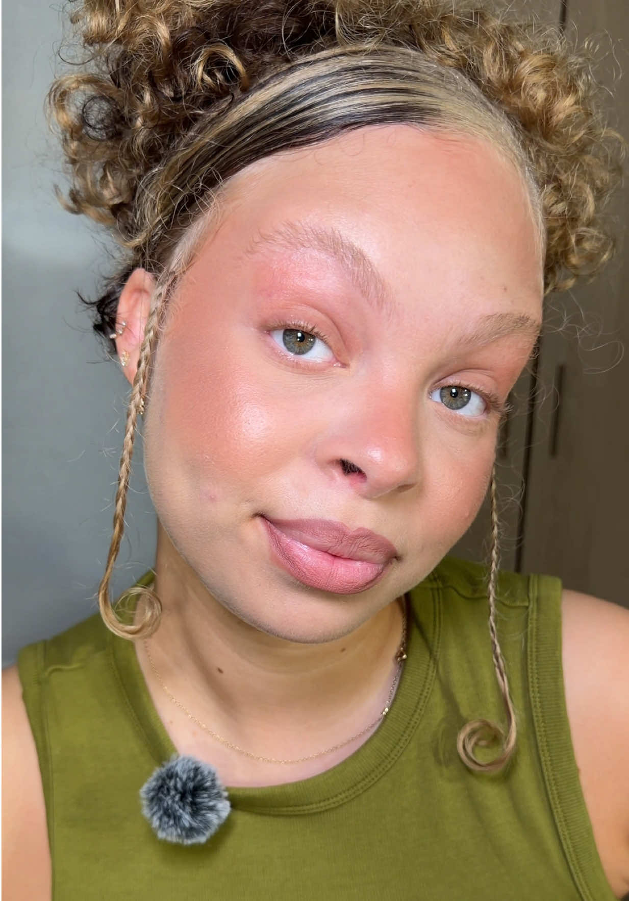 TikTok post by @sasha.pbd for Nice Work Paris. Caption reads: [...] Sun bunny @Kylie Cosmetics lip liner....