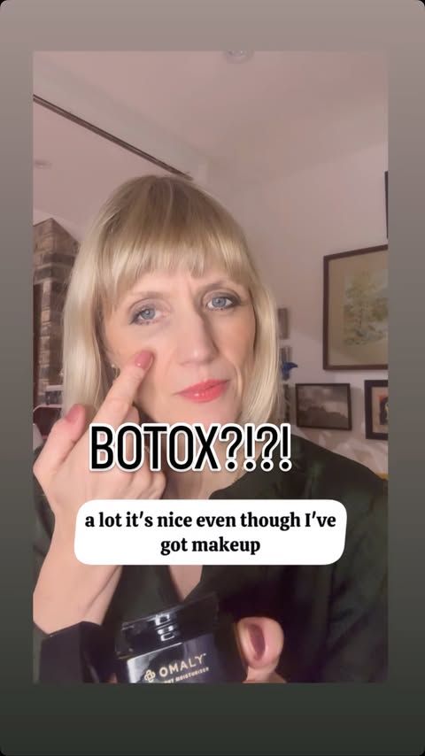 Instagram post by @tessa_dunlop for FROWNIES. Caption reads: [...] 😍 and I have just ordered more @frownies....