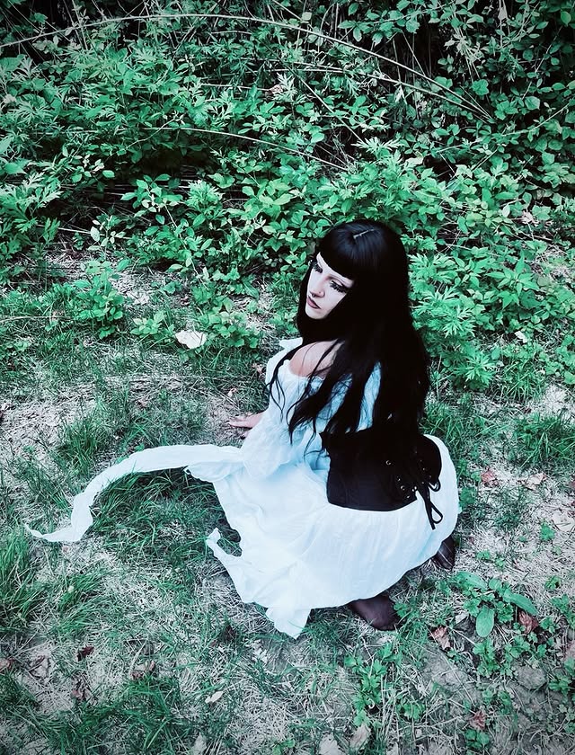 Instagram post by @eclessia.witch for Retro Stage. Caption reads: [...] woods 20% off: PR20tch link in bio....