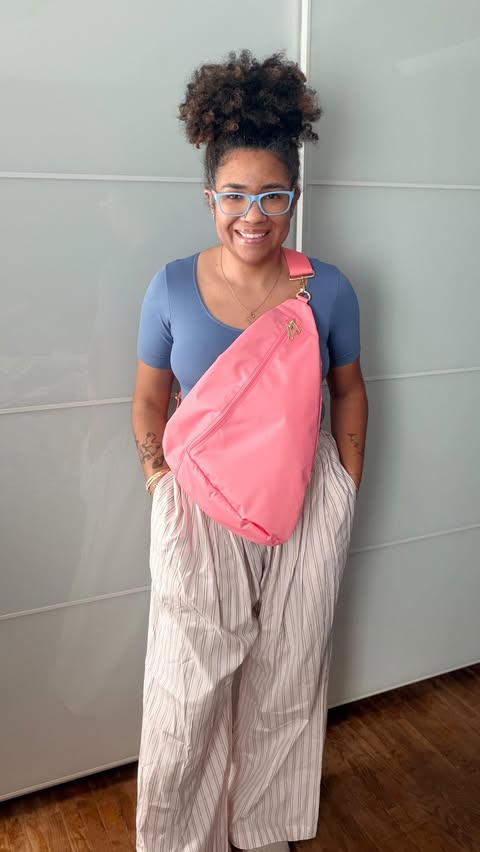 Instagram post by @thatcurlyhairmom for PinkBlush. Caption reads: [...] sling bag 3 different ways ft.....