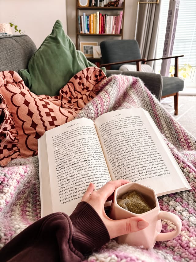 Instagram post by @suzies.bookshelf for HQ Stories. Caption reads: Are you looking for a book that feels like having....