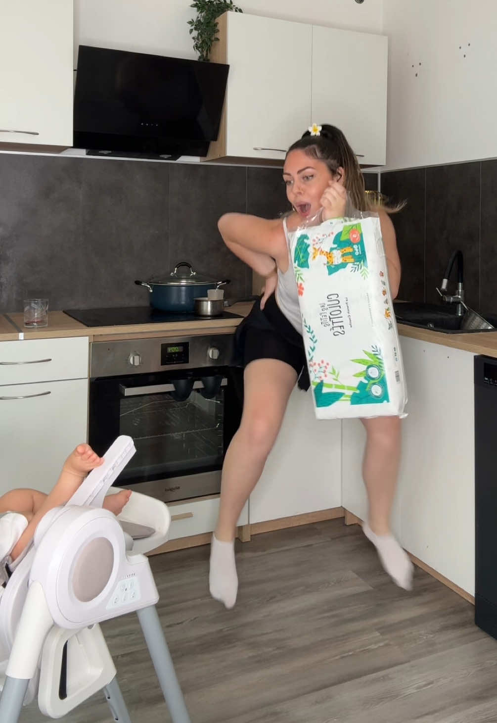 TikTok post by @melo.fmb for Les Petits Culottés. Caption reads: Une maman heureuse, merci @Les.Petits.Culottés 💚....