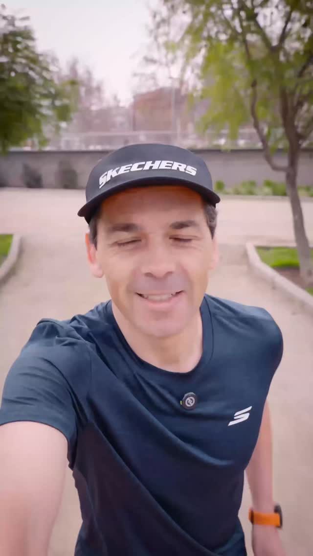 Instagram post by @gustavohuertaardiles for Skechers Chile. Caption reads: Hace unos días fue la inauguración de la tienda....