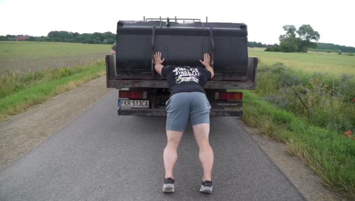 Instagram post by @kieliszkowskimateusz for Kinda Fit Kinda Fat. Caption reads: [...] beginning of....