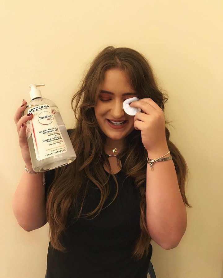 Instagram post by @joelleabouelnasr for Feel22. Caption reads: [...] testimonial on Instagram and tagging....