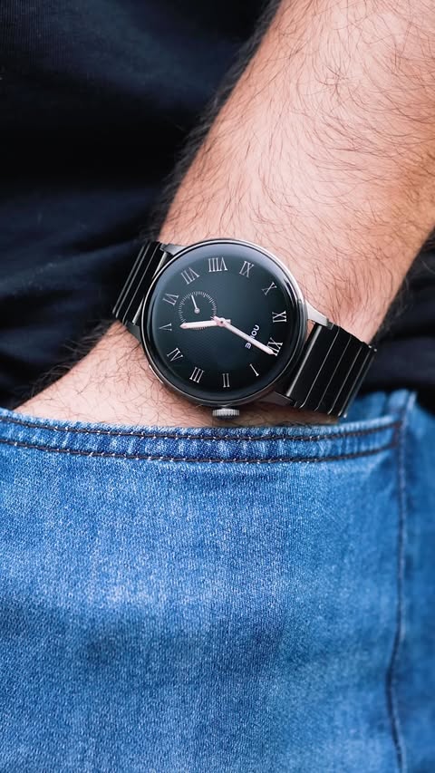 Instagram post by @watchbykunal for Noise. Caption reads: Comment “NOISE” for the link Noise Pro 6R features....