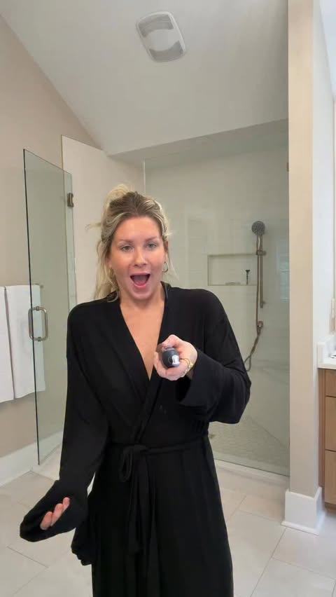 Instagram post by @claudiaravioli for Soocas Oral Care Management. Caption reads: Finally found a way to keep my bathroom counter....