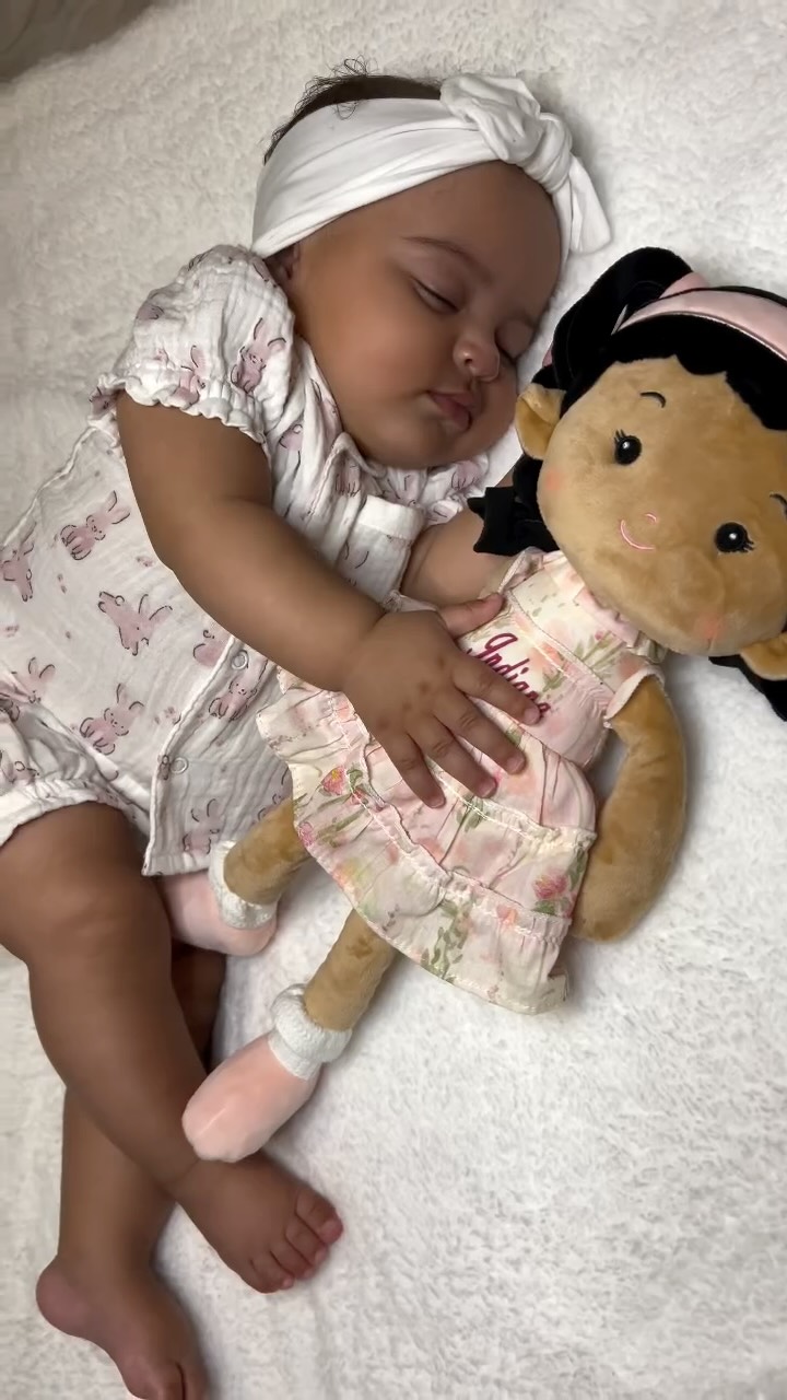 Instagram post by @cutebabiieess for Leyadoll. Caption reads: Indiana and her new bestfriend 🥹🌸 #leyadoll....