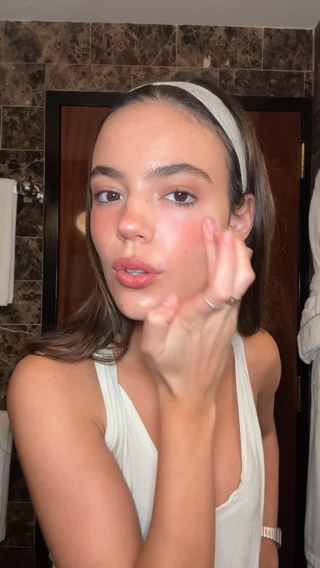 Instagram post by @ellamendelsohn for Clinique. Caption reads: 5 step makeup for the perfect fresh summer face....