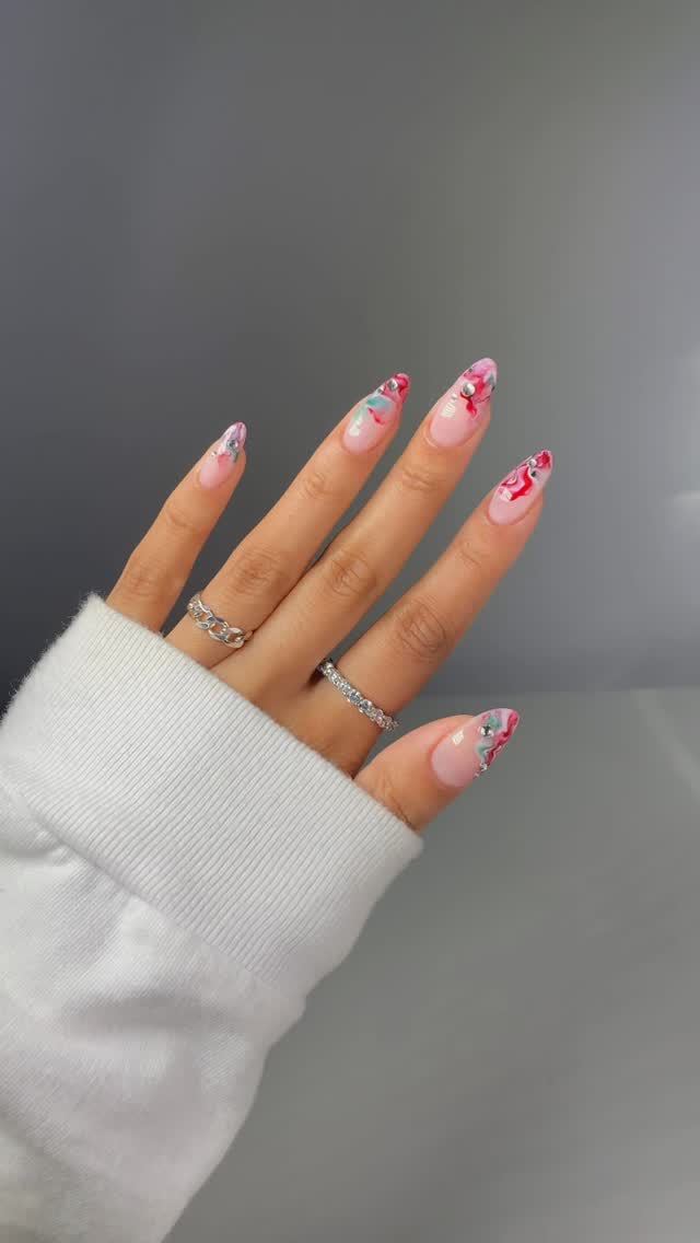 Instagram post by @glossytipped for essie. Caption reads: A sweet holiday treat for my nails 🎅🎄 using....